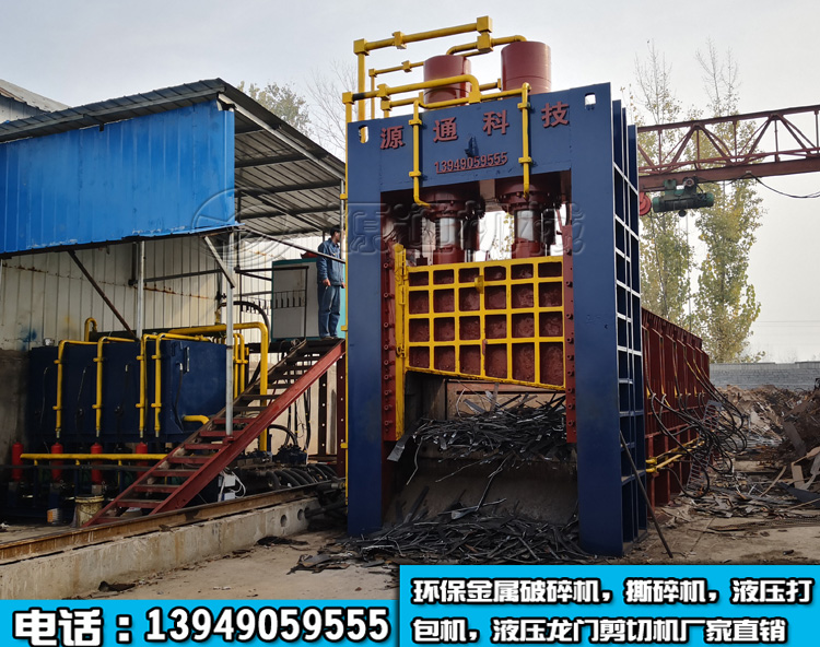 800噸液壓龍門剪切機(jī)生產(chǎn)現(xiàn)場